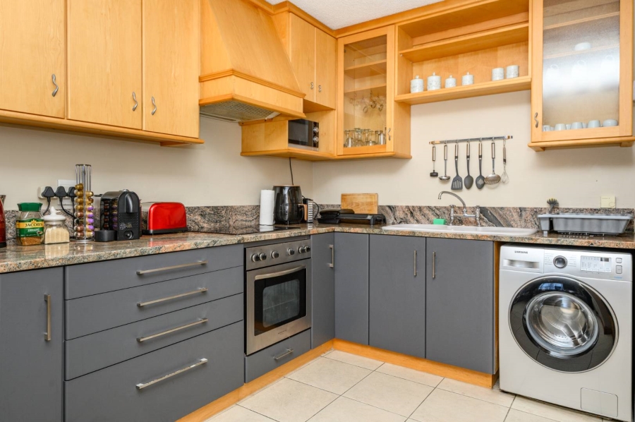 To Let 2 Bedroom Property for Rent in Summerstrand Eastern Cape